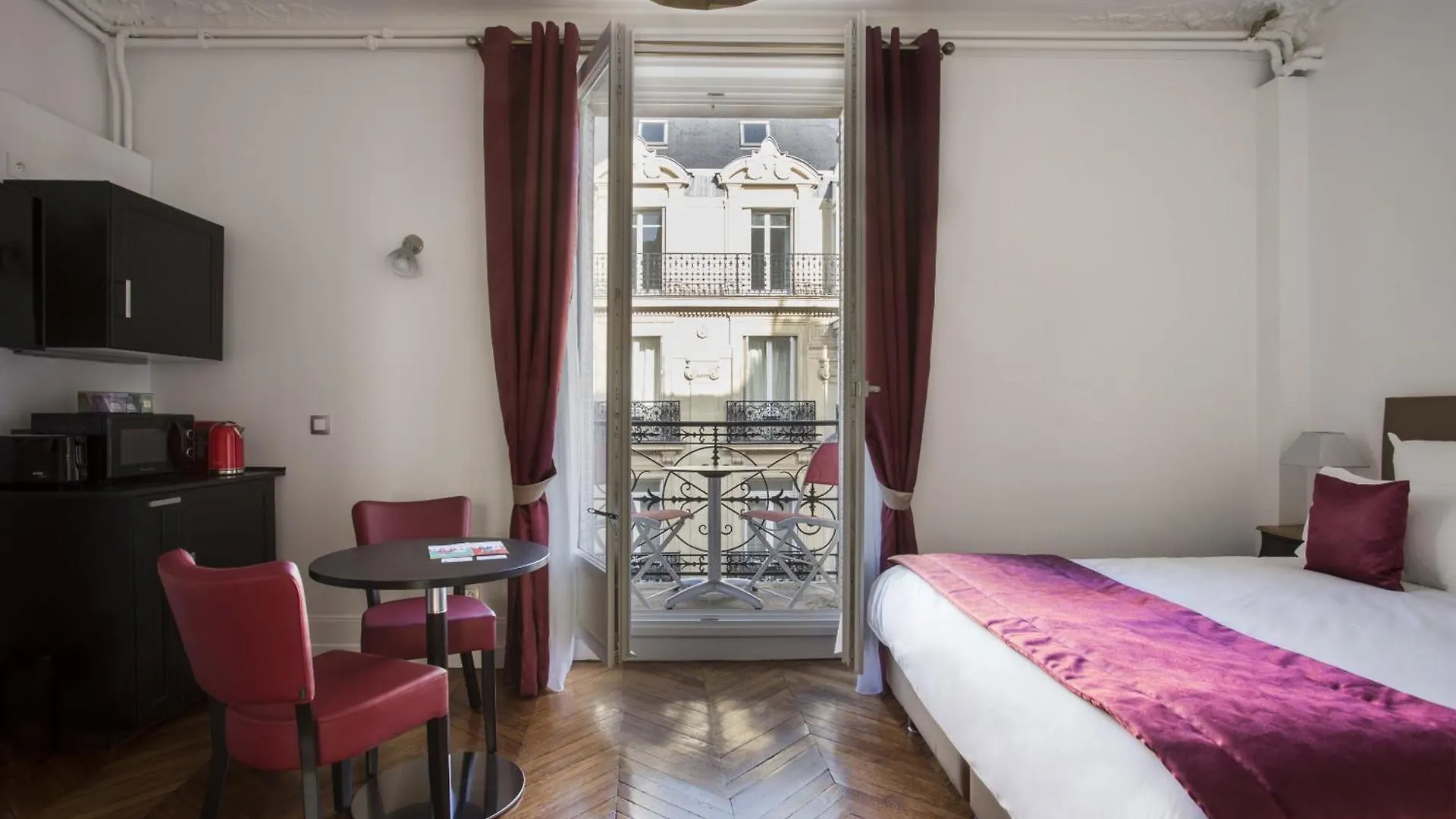 Vestay George V * Paris